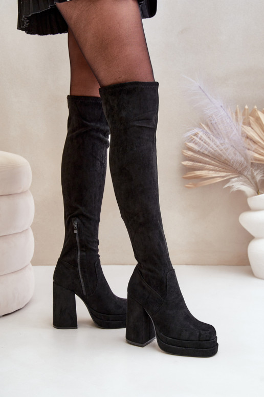 Botas largas con caña sobre la rodilla, con tacones y plataforma color negro Nadelian
