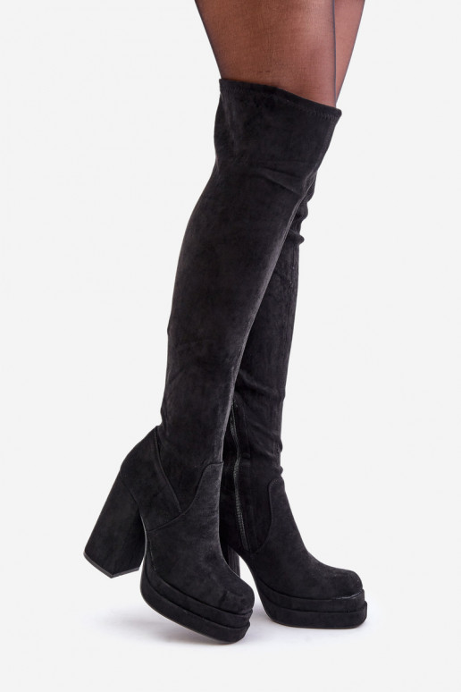 Botas largas con caña sobre la rodilla, con tacones y plataforma color negro Nadelian