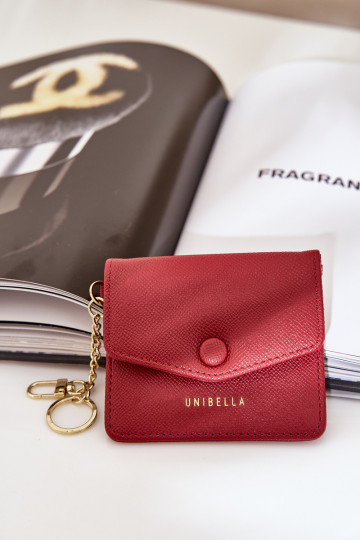 Estuche con tarjeta de color dorado con llavero de eco piel color burdeos Iritinme