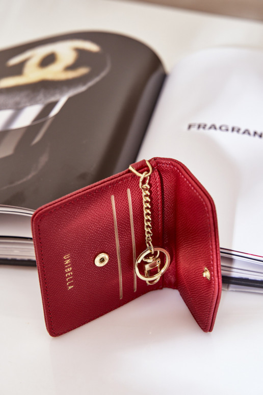 Estuche con tarjeta de color dorado con llavero de eco piel color burdeos Iritinme