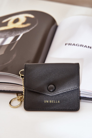 Estuche con tarjeta de color dorado con llavero de eco piel color negro Iritinme