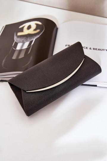 con brillo Tiene queno ENizytoAa tipo de sobre negro Sastorea