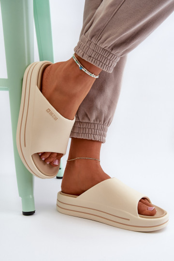 Chanclas de mujer con plataforma Big Star NN274A034 en color arena 2