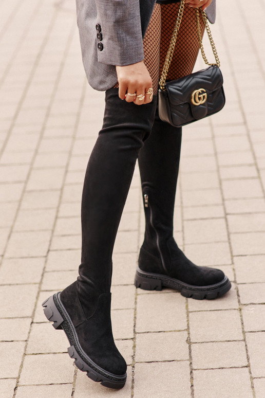 Botas altas de mujer sobre la rodilla... Botas altas de mujer sobre la rodilla...