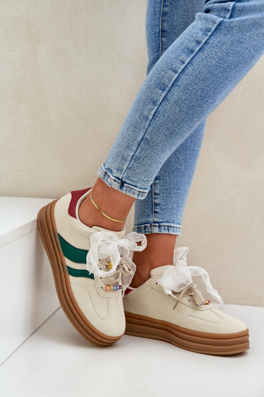 Zapatillas modelo zapatos. Femenino Z Przypinkami beige Jariana