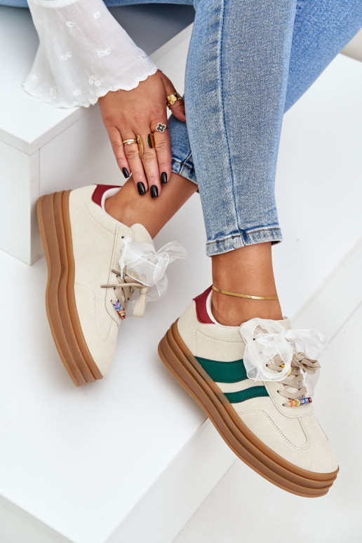 Zapatillas modelo zapatos. Femenino Z Przypinkami beige Jariana