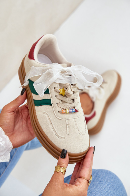 Zapatillas modelo zapatos. Femenino Z Przypinkami beige Jariana