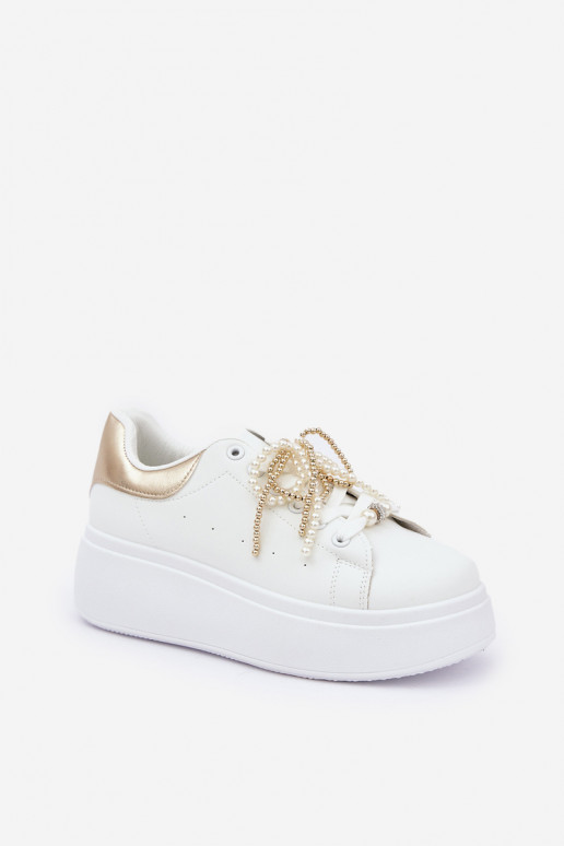 Zapatillas modelo zapatos. Femenino con una plataforma con hermosos detalles Blanco-color dorado Lerissna