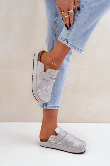 Zapatillas de mujer decoradas con circonitas y plataforma color gris Deorani 2