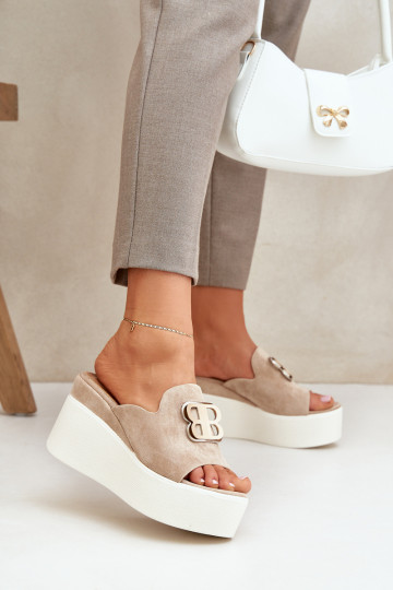 Zapatillas con una plataforma I Koturnie con adornos beige Tanonea 2