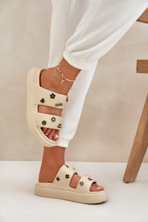 Zapatillas ligeras zapatillas de mujer Z Przypinkami beige Ravanala