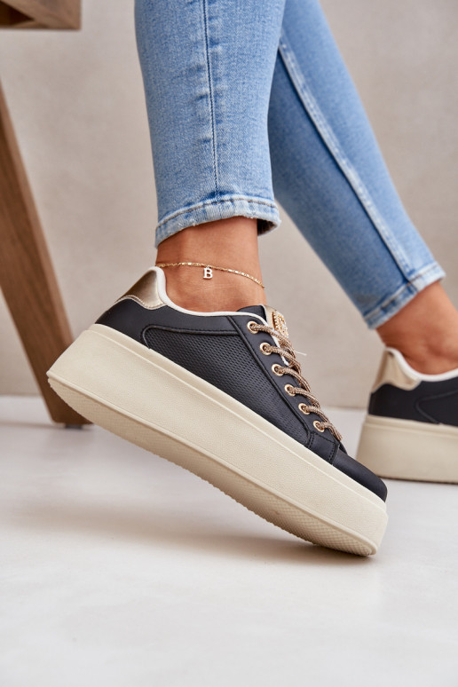 Zapatillas modelo zapatos. con una plataforma Con decoracionesi SznuróAkami de color negro Fonetha