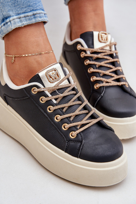 Zapatillas modelo zapatos. con una plataforma Con decoracionesi SznuróAkami de color negro Fonetha