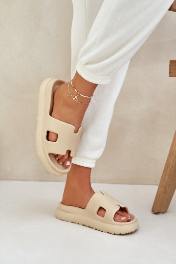 Zapatillas ligeras con cortes color arena Neladith