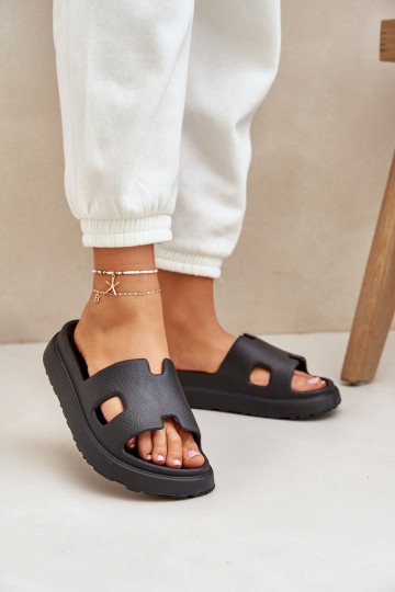 Zapatillas ligeras con cortes color negro Neladith 2