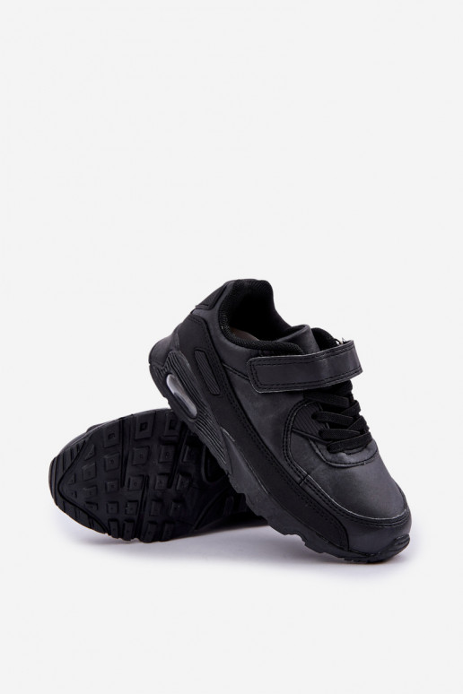 Zapatilla infantil modelo Zapatilla con cierres adhesivos color negro Krissandra