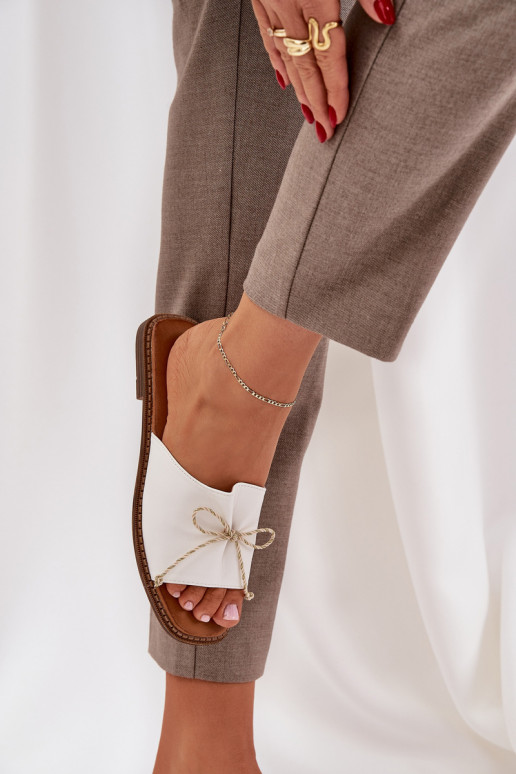 Zapatillas Sobre suela plana para decorar Kokardką el color blanco Deonelis Zapatillas Sobre suela plana para decorar Kokardką el color blanco Deonelis