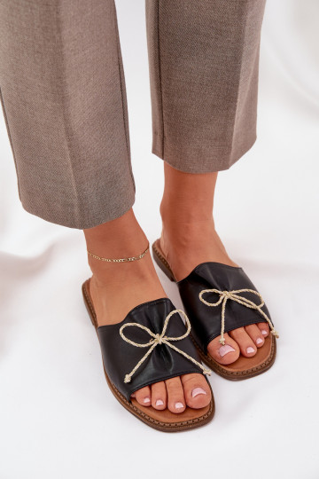 Zapatillas Sobre suela plana para decorar Kokardką de color negro Deonelis