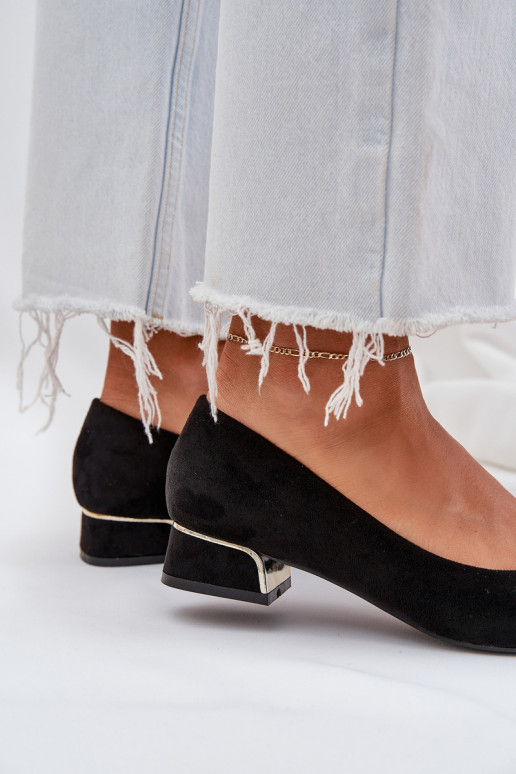 Zapatos En un tacón bajo I Szpiczastymi Noskami de color negro Terilara