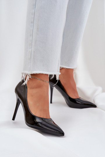zapatos de tacón alto con efecto barniz Ze Szpiczastymi Noskami de color negro Omenra