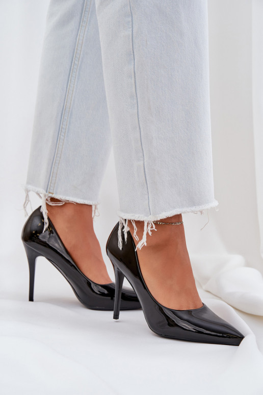 zapatos de tacón alto con efecto barniz Ze Szpiczastymi Noskami de color negro Omenra