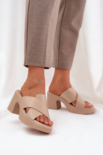 Zapatillas ligeras con tacones de cuero ecológico color marfil Kacaria 2