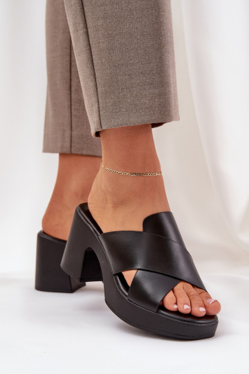 Zapatillas ligeras con tacones de cuero ecológico de color negro Kacaria 2