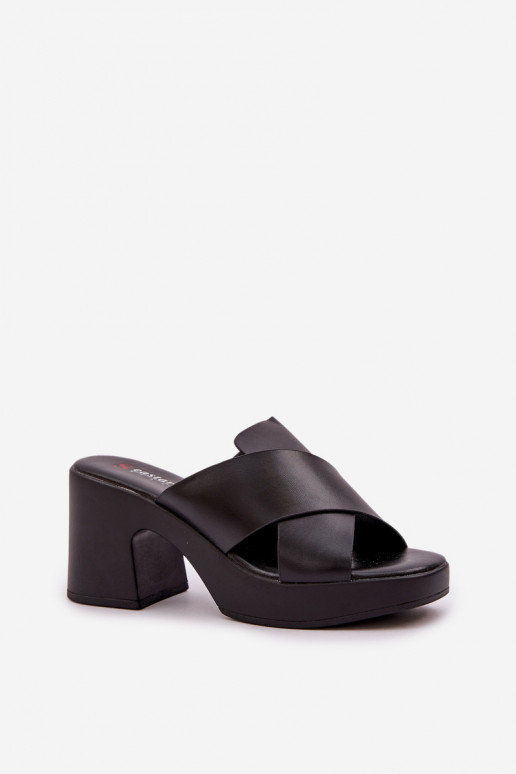 Zapatillas ligeras con tacones de cuero ecológico de color negro Kacaria Zapatillas ligeras con tacones de cuero ecológico de color negro Kacaria