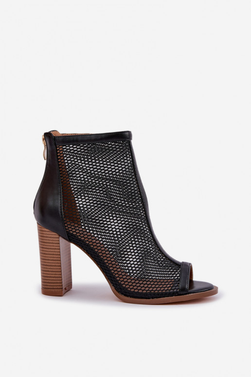 sandalias con tacones con una bota de color negro Taniffia