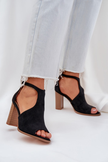 sandalias con tacones Z de gamuza ecológicau de color negro Lanadriena