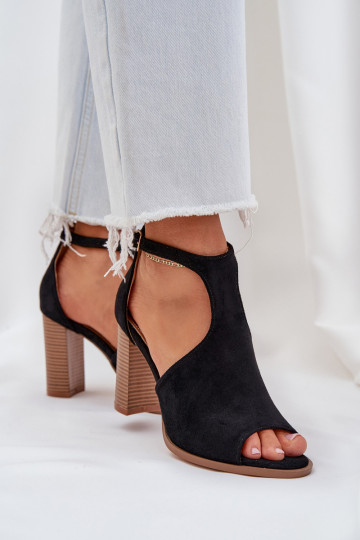 sandalias con tacones Z de gamuza ecológicau de color negro Lanadriena 2