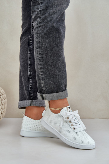 Deportivas de mujer caladas con cordones color marfil Carinel 2