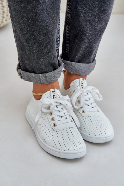 Deportivas de mujer caladas con cordones color marfil Carinel Deportivas de mujer caladas con cordones color marfil Carinel