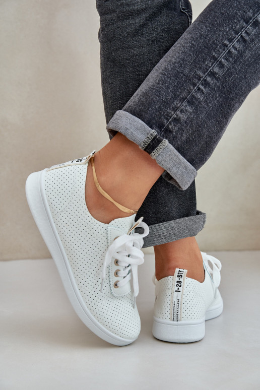 Deportivas de mujer caladas con cordones color marfil Carinel Deportivas de mujer caladas con cordones color marfil Carinel