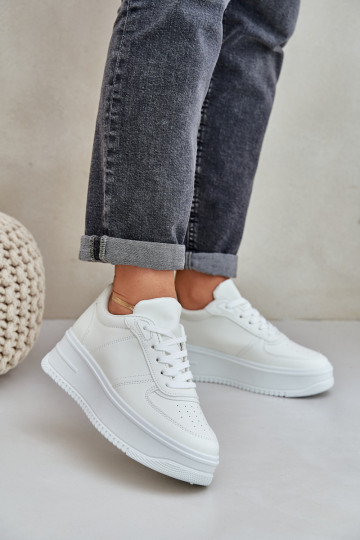 Zapatillas clásicas de cuero ecológico con una plataforma el color blanco Dorreia 2