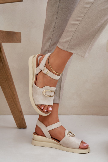 Sandalias de mujer con una plataforma con adornos beige Salianes