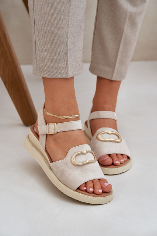 Sandalias de mujer con una plataforma con adornos beige Salianes