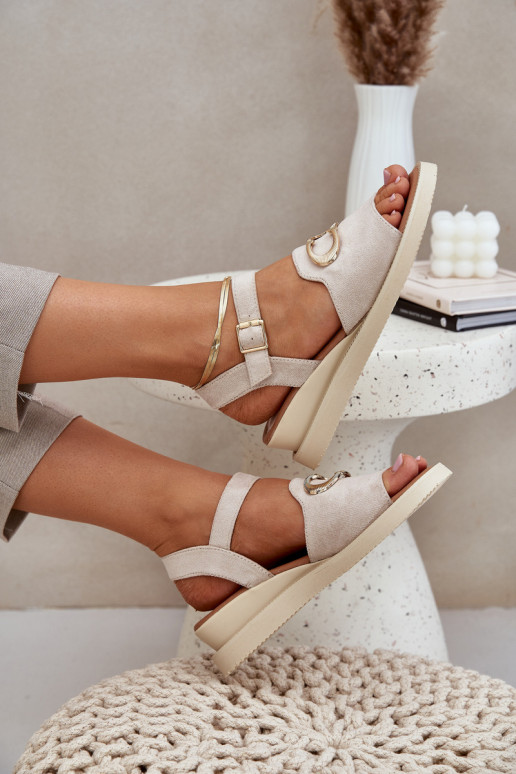 Sandalias de mujer con una plataforma con adornos beige Salianes