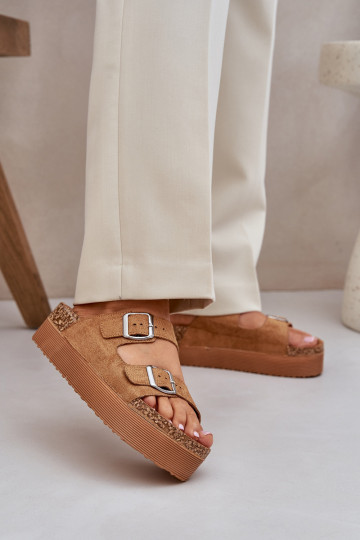 zapatillas de mujer con una plataforma con hebillas color marrón Aramia