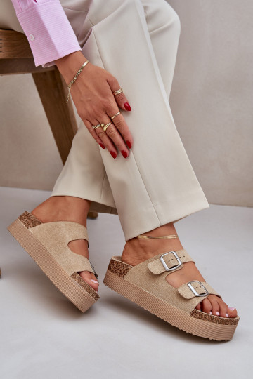 zapatillas de mujer con una plataforma con hebillas beige Aramia