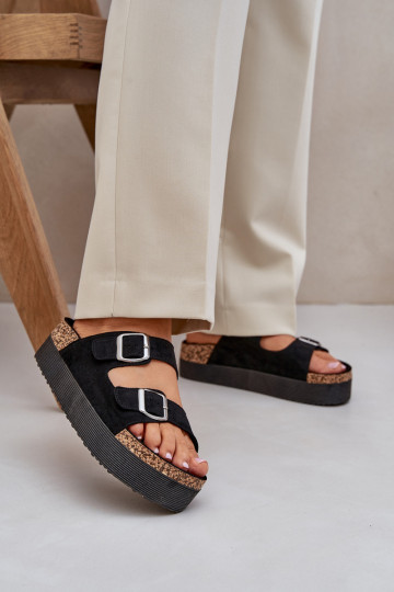 zapatillas de mujer con una plataforma con hebillas de color negro Aramia