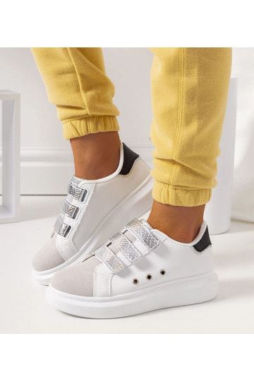 Zapatillas blancas y...