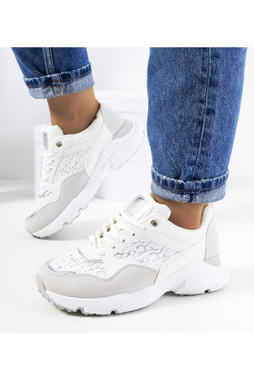 Zapatillas blancas de mujer...
