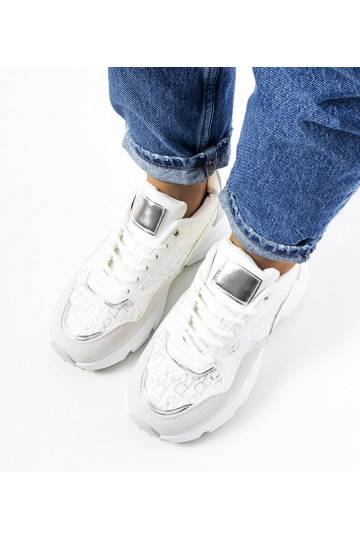 Zapatillas blancas de mujer... 2