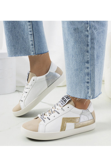 Zapatillas blancas...