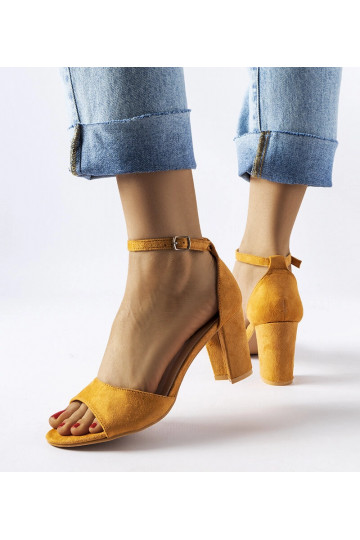 Sandalias de tacón de aguja... 2