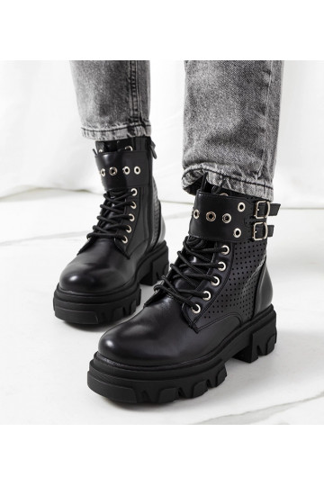 Botines negros con suela...