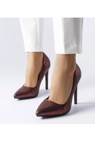 Tacones rojos brillantes...