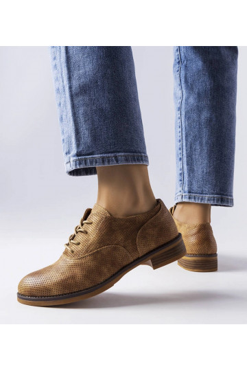 Zapatos marrones perforados... 2