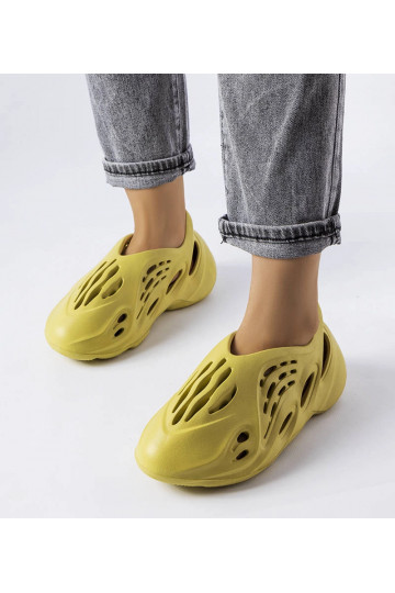 Pantuflas de espuma verde...